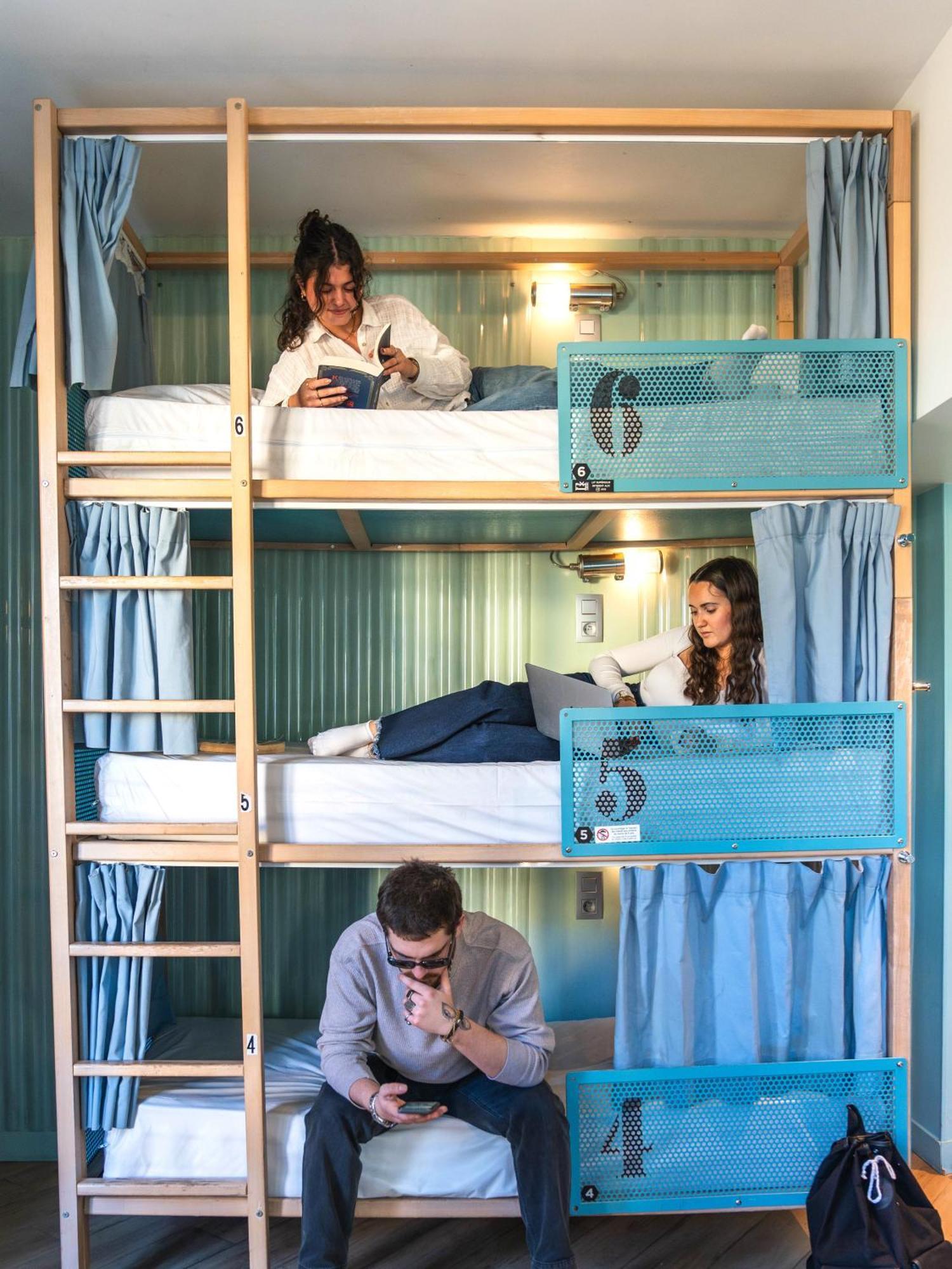 Hostel Ozz Nice Bagian luar foto