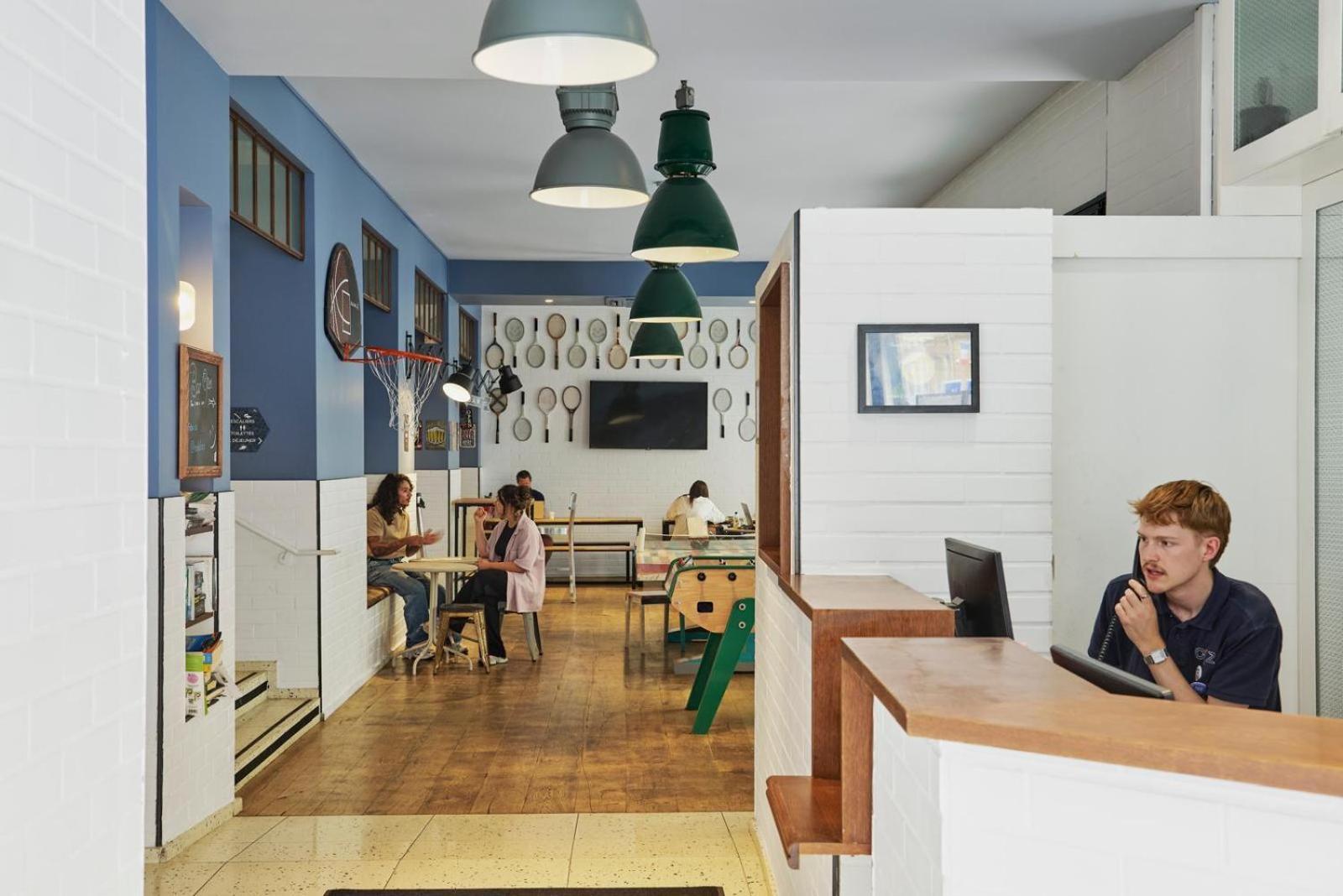 Hostel Ozz Nice Bagian luar foto