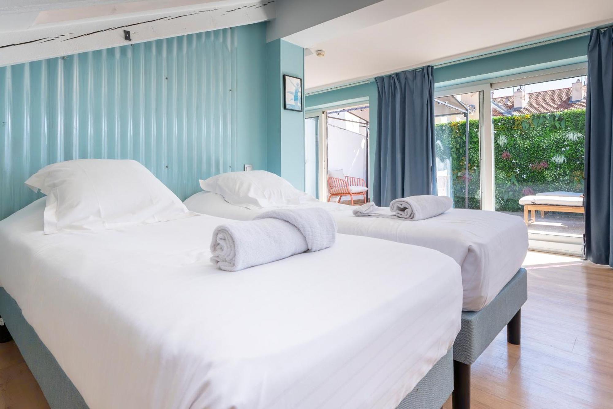 Hostel Ozz Nice Bagian luar foto