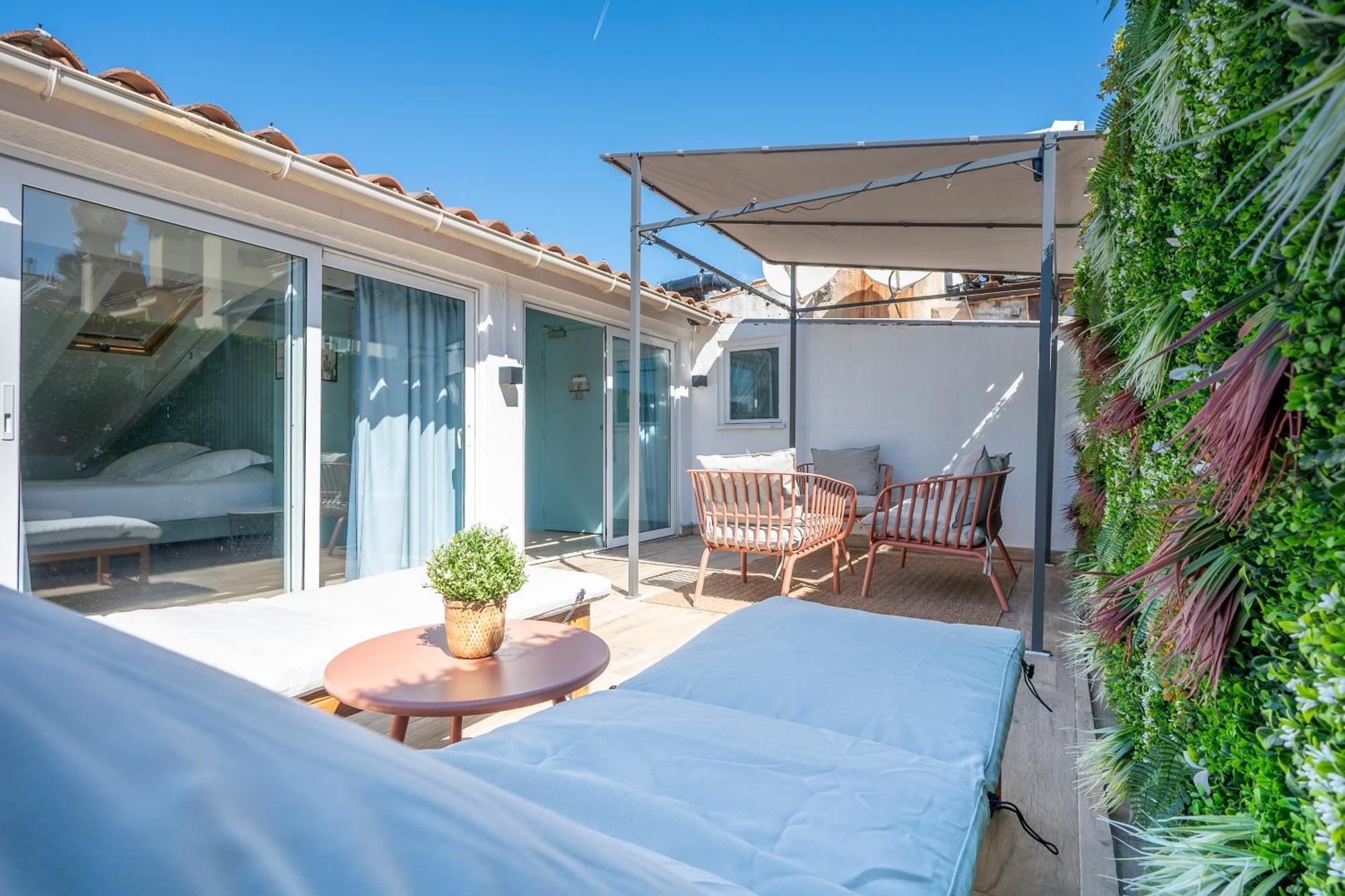 Hostel Ozz Nice Bagian luar foto