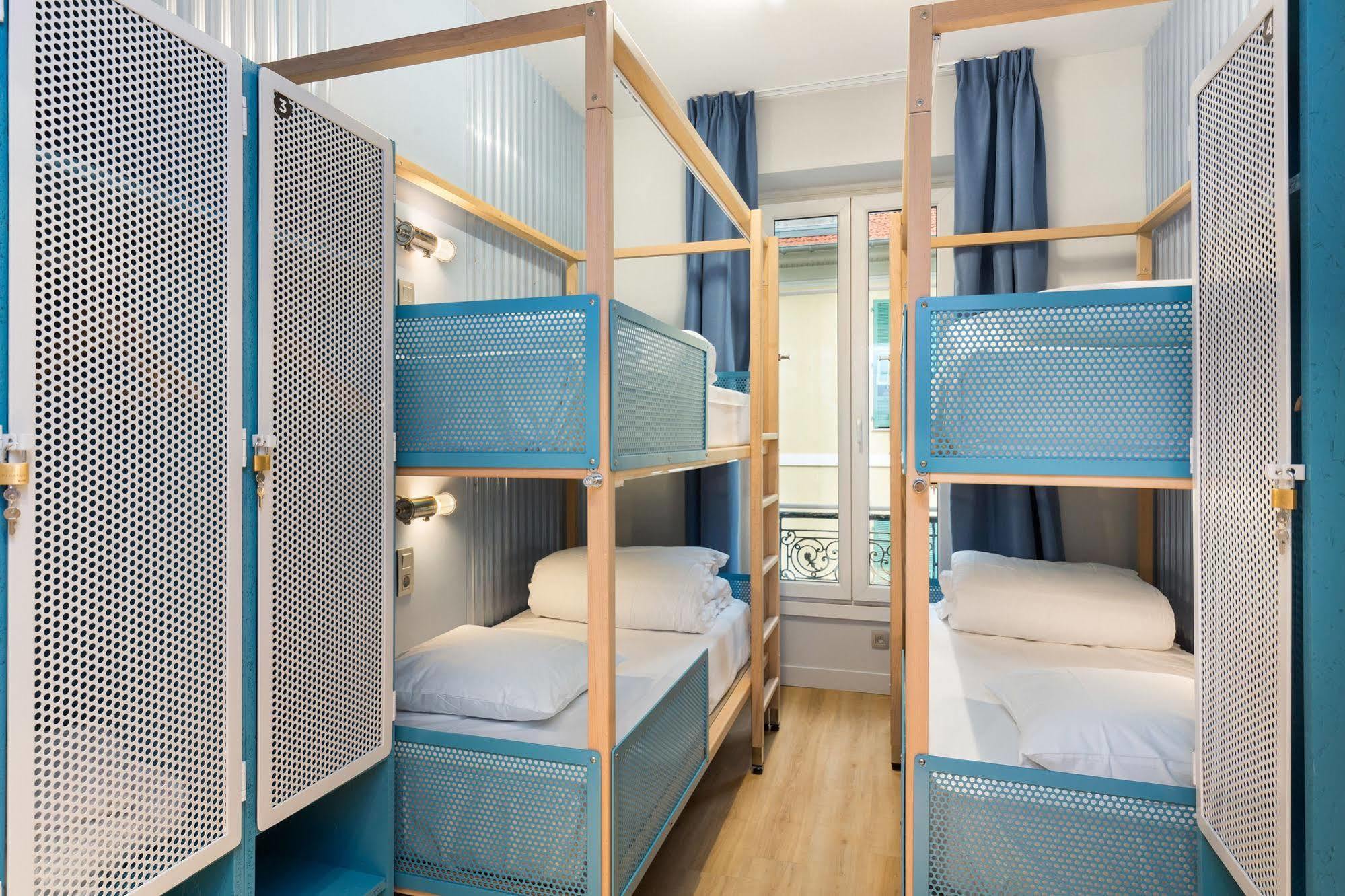 Hostel Ozz Nice Bagian luar foto